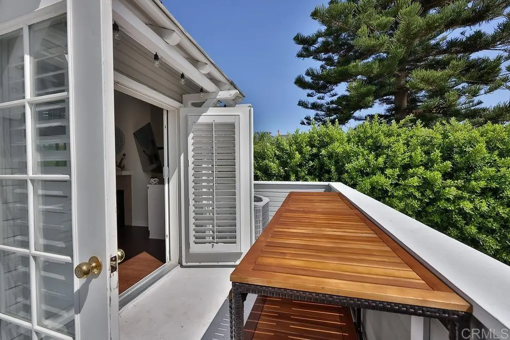 Condominium for rent at 828 D Avenue, Coronado, CA featuring 3 beds and 2 baths