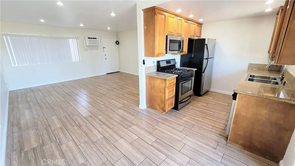 Residential Lease for rent at 15351 Orange Avenue 26, Paramount, Los Angeles County, CA featuring 2 beds and 2 baths
