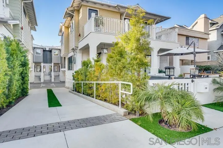 Single Family Residence for rent at 710 E Avenue, Coronado, CA featuring 4 beds and 5 baths