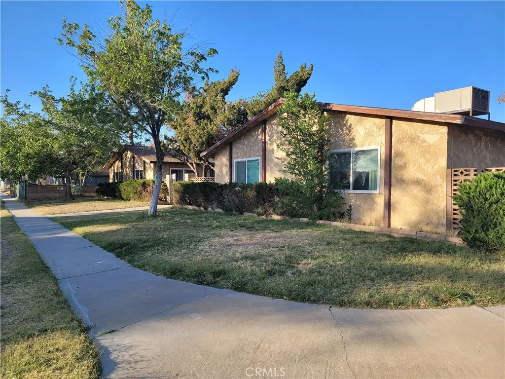 Residential Lease for rent at 45100 Spearman Ave, Lancaster, Los Angeles County, CA featuring 2 beds and 1 bath