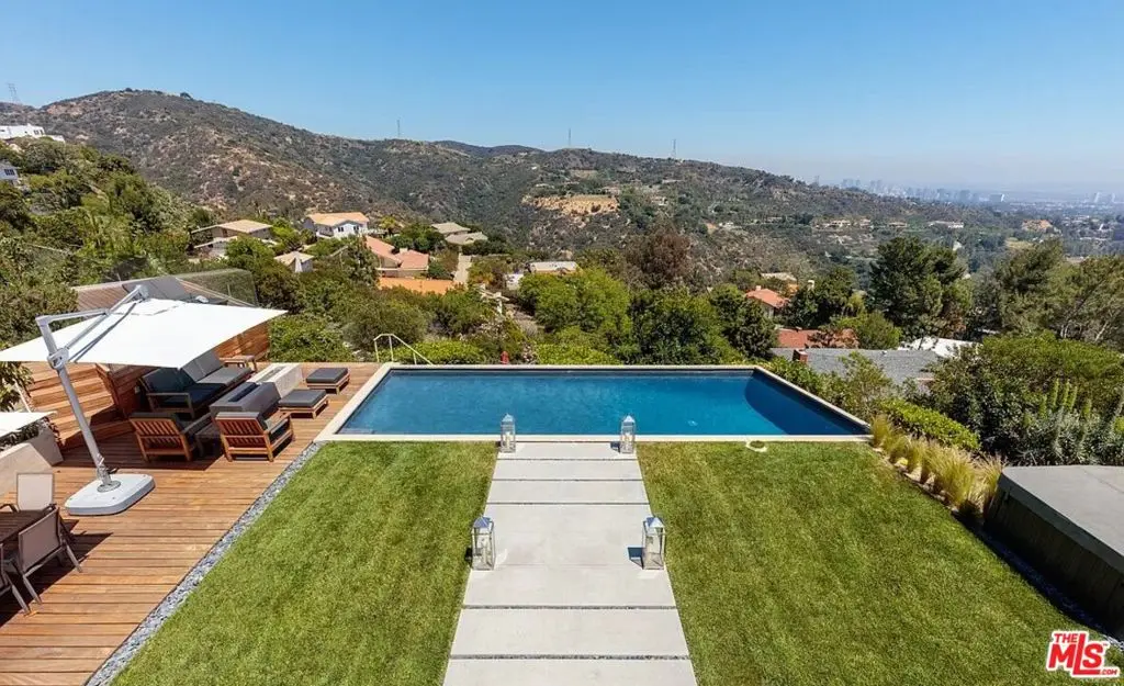 Residential Lease for rent at 2528 Westridge Road, Los Angeles, Los Angeles County, CA featuring 5 beds and 5 baths