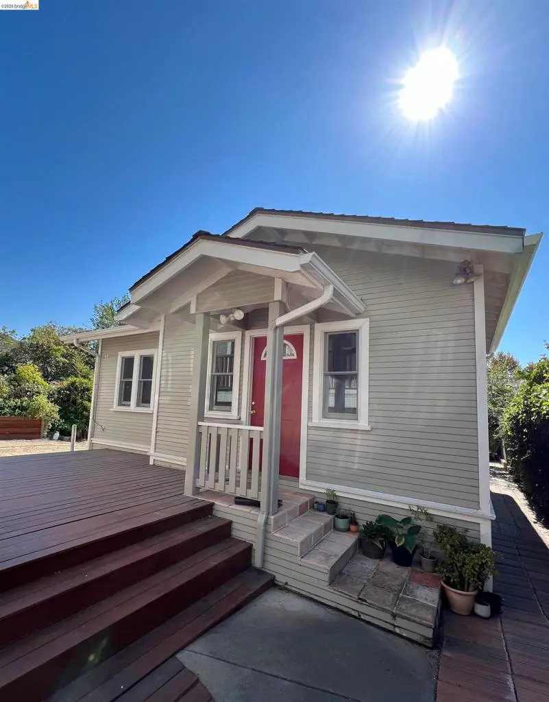 Single Family Residence for rent at 2438 MARTIN LUTHER KING JR WAY, Berkeley, CA featuring 2 beds and 2 baths