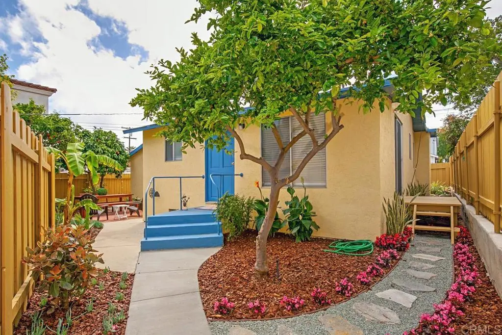 Single Family Residence for rent at 336 F Ave, Coronado, CA featuring 2 beds and 2 baths