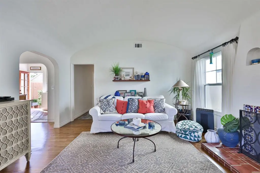 Single Family Residence for rent at 408 5th, Coronado, CA featuring 3 beds and 2 baths