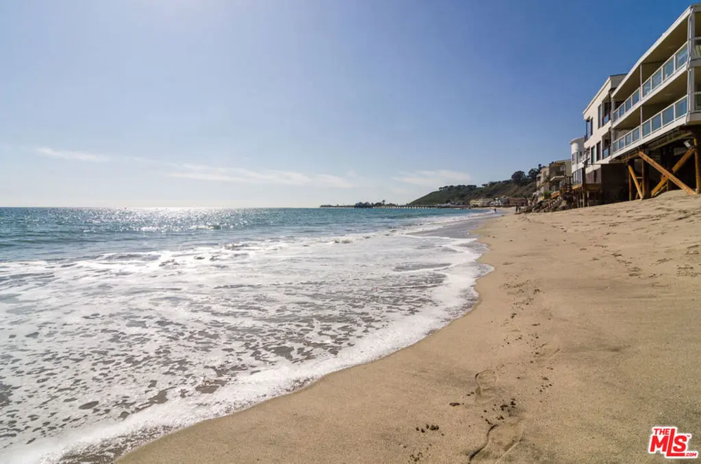 Condominium for rent at 22626 Pacific Coast Highway 12, Malibu, CA featuring 2 beds and 2 baths
