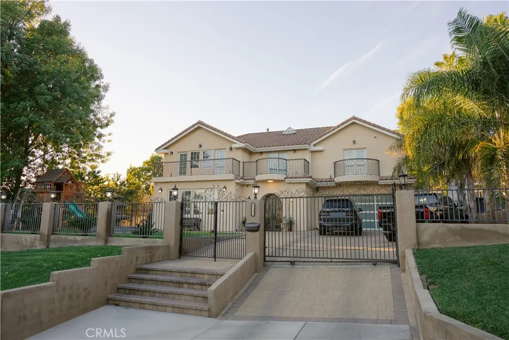 1135 E Verdugo Avenue, Burbank, CA — listing photo 1