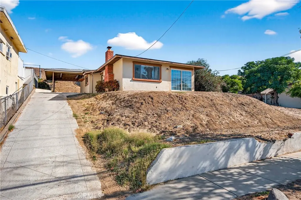 Single Family Residence for sale at 1205 W Pottery, Lake Elsinore, CA featuring 3 beds and 2 baths