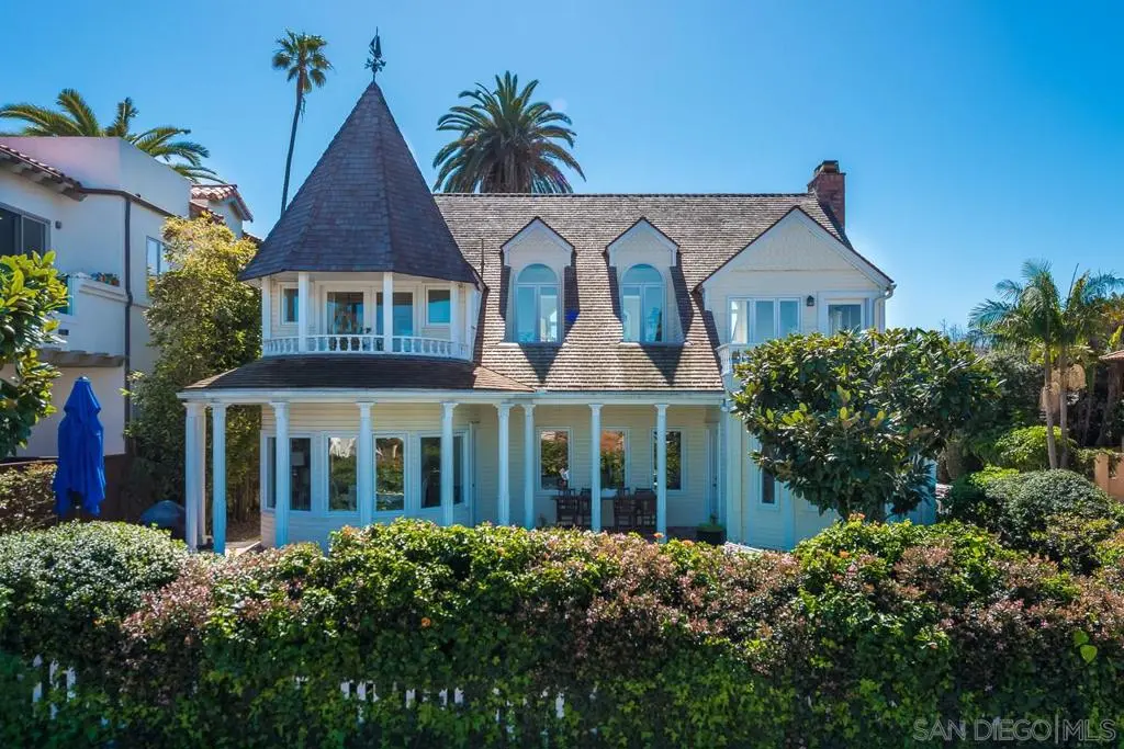 Single Family Residence for rent at 7337 Olivetas Ave, La Jolla, CA featuring 4 beds and 4 baths