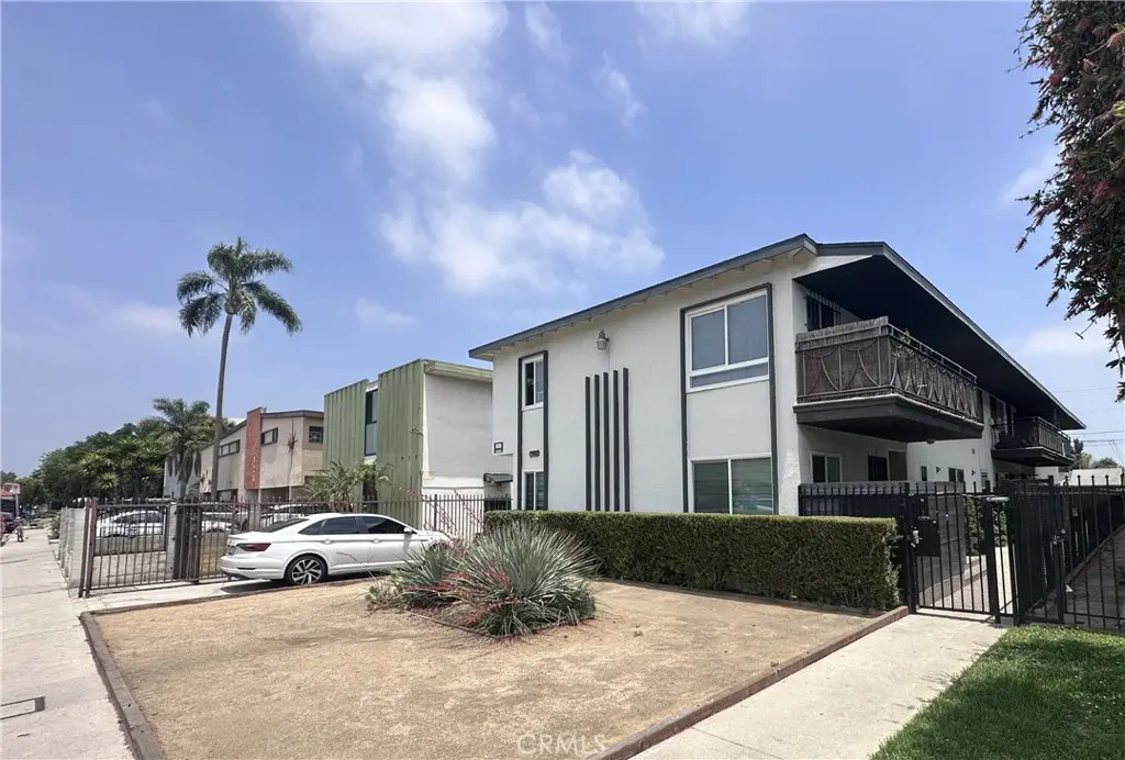 Apartment for sale at 1942 S Sherbourne Drive, Los Angeles, CA