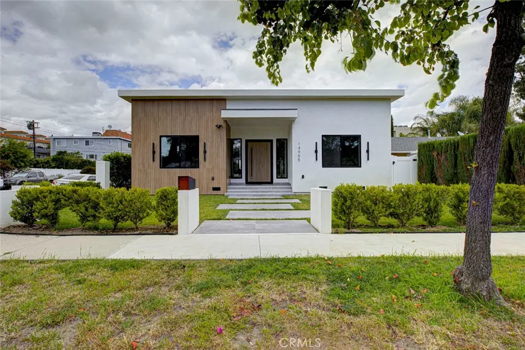 14955 Hartsook, Sherman Oaks, CA — listing photo 1
