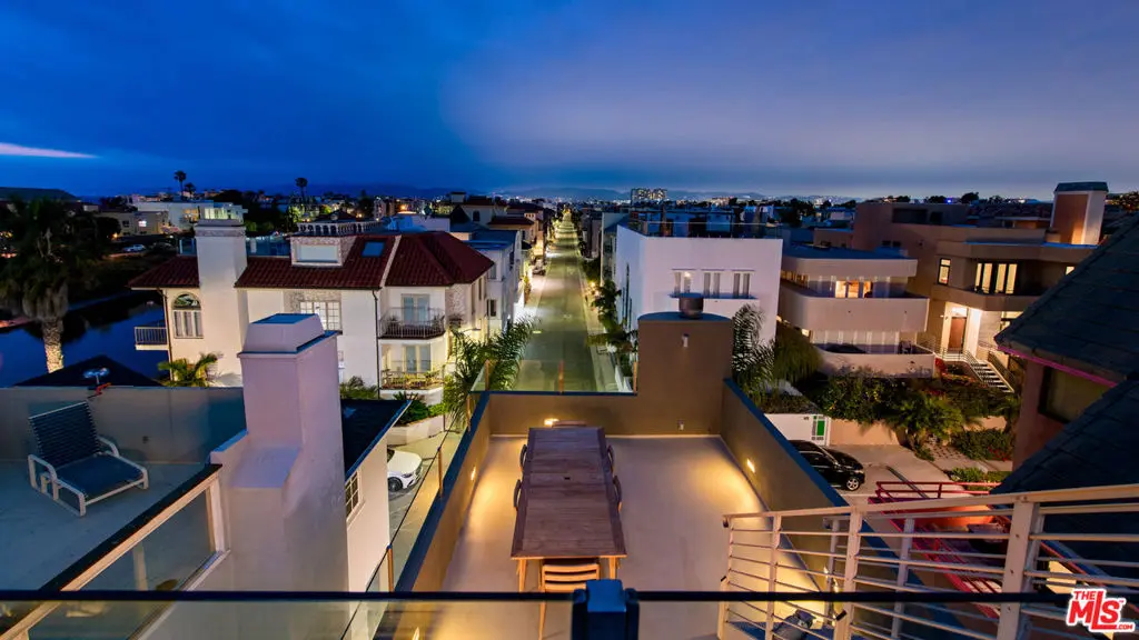 110 Topsail Mall, Marina Del Rey, CA — listing photo 1