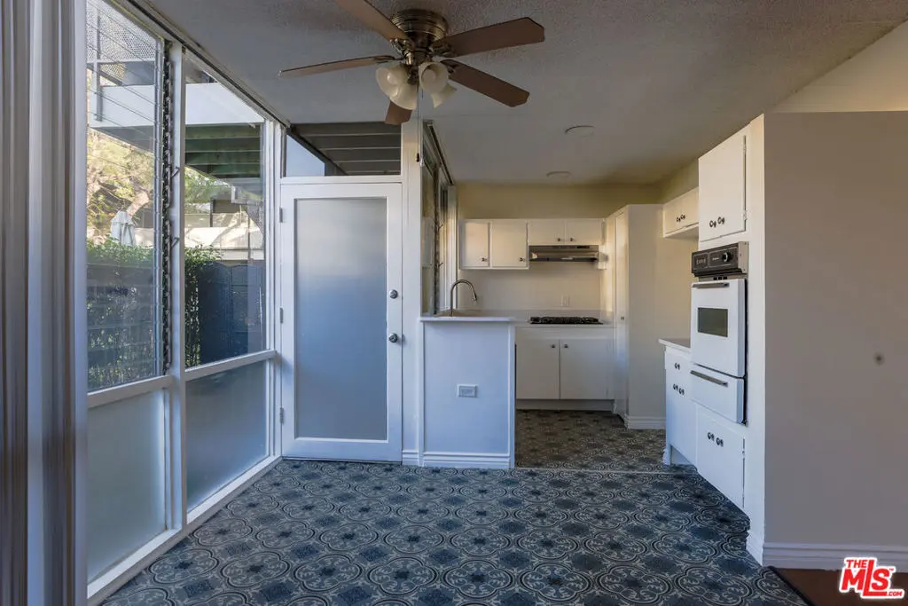 Residential Lease for rent at 11131 ROSE Avenue 25, Los Angeles, Los Angeles County, CA featuring 2 beds and 2 baths