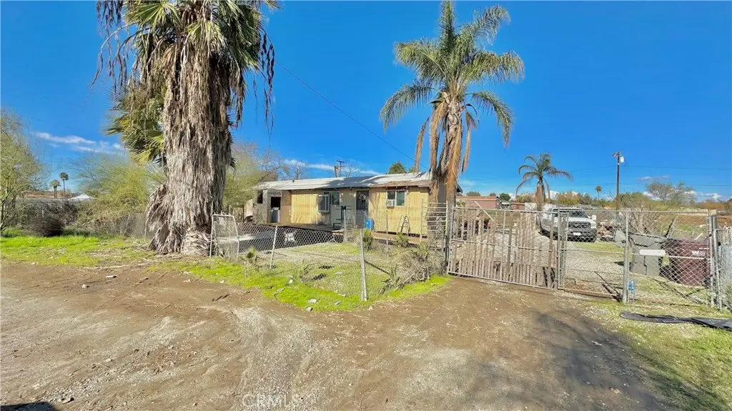 Manufactured On Land for sale at 21274 Cajalco, Perris, CA featuring 2 beds and 1 bath