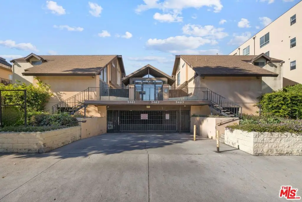 5461 Newcastle Avenue 6, Encino, CA — listing photo 1