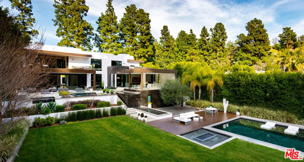 Residential Lease for rent at 1231 Lago Vista Drive, Beverly Hills, Los Angeles County, CA featuring 7 beds and 11 baths