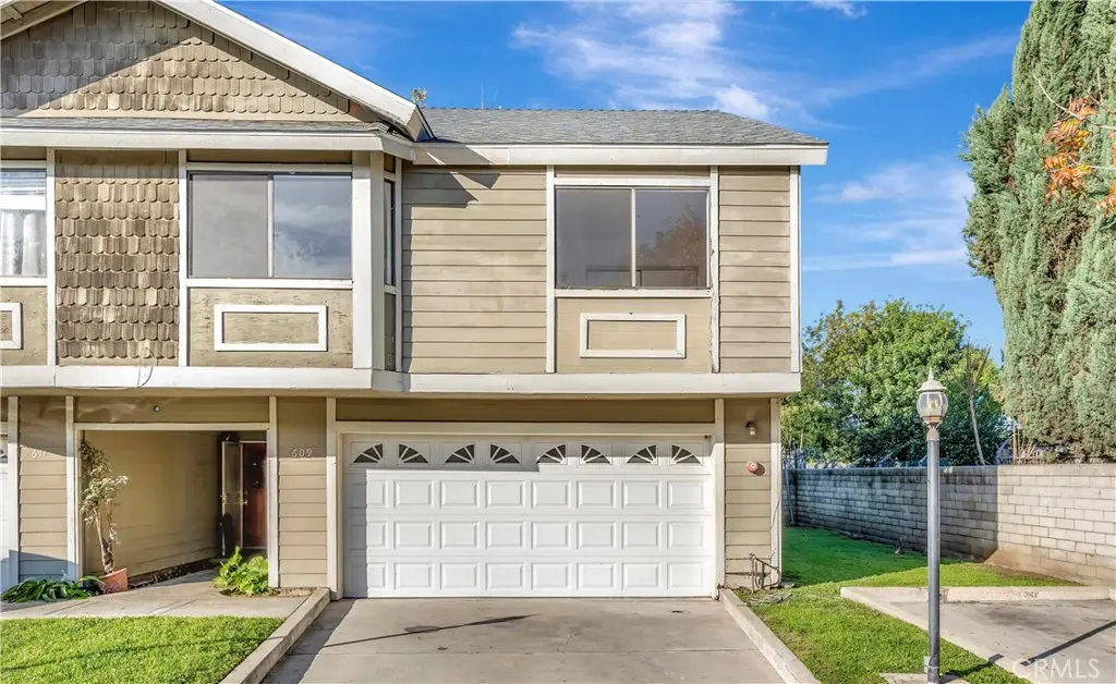 Condominium for sale at 609 E Phillips, Pomona, CA featuring 3 beds and 2 baths