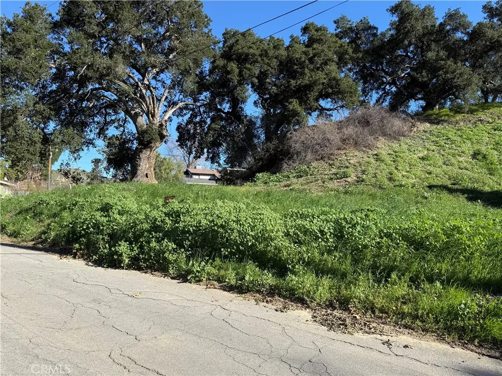 10 Lincoln (NO flood zone!), Val Verde, CA — listing photo 1