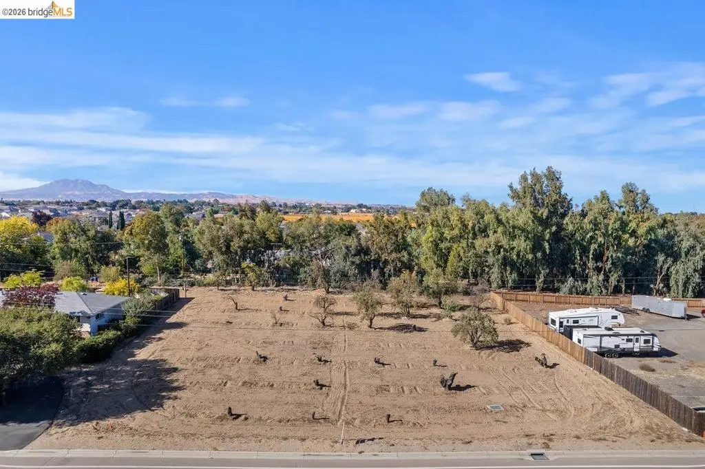 3901 B Rose Avenue, Oakley, CA — listing photo 1