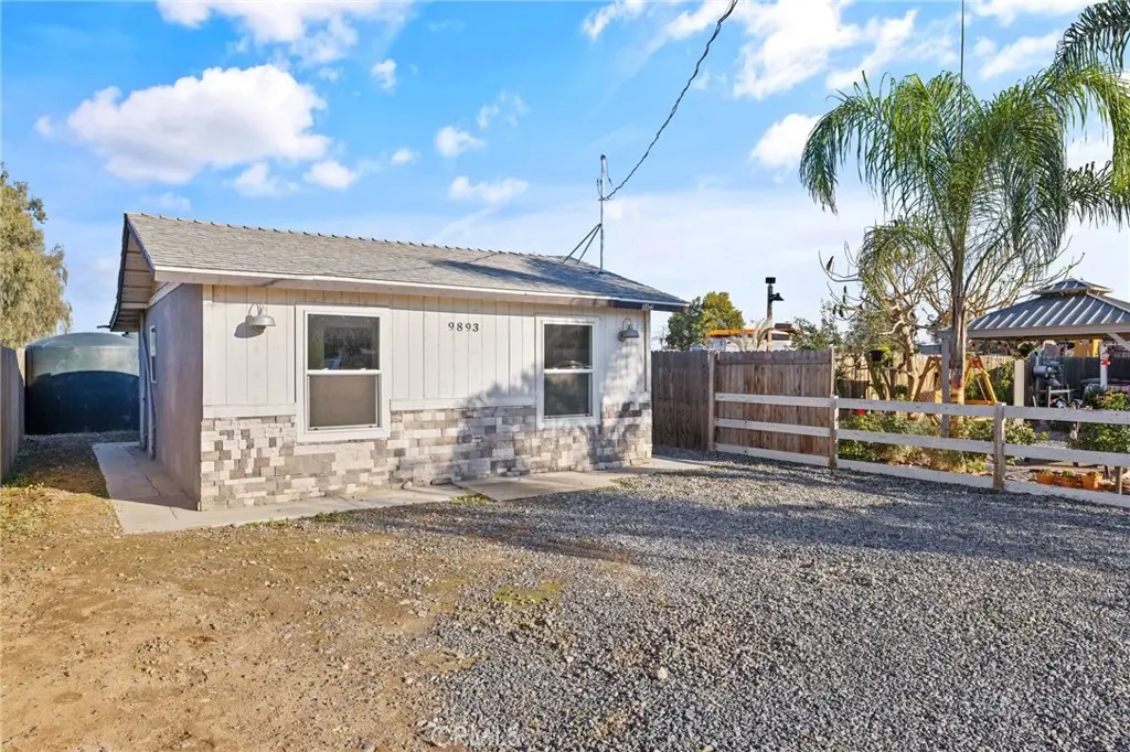 Single Family Residence for sale at 9893 Vista Avenue, Hanford, CA featuring 2 beds and 1 bath