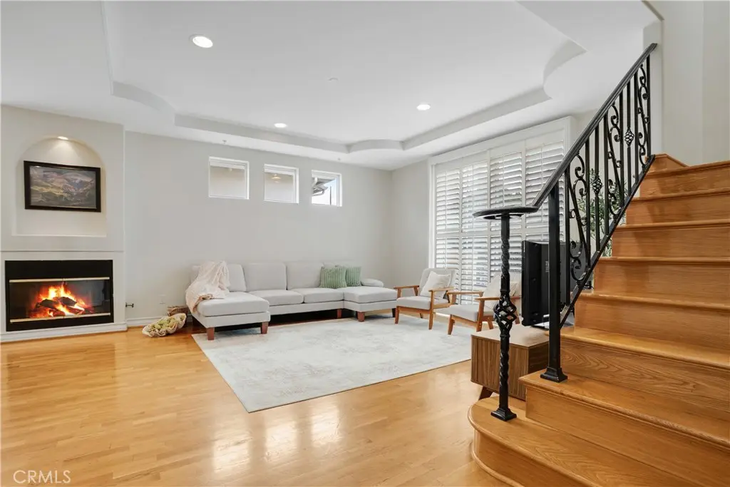 10623 Moorpark Street 1, Toluca Lake, CA — listing photo 1