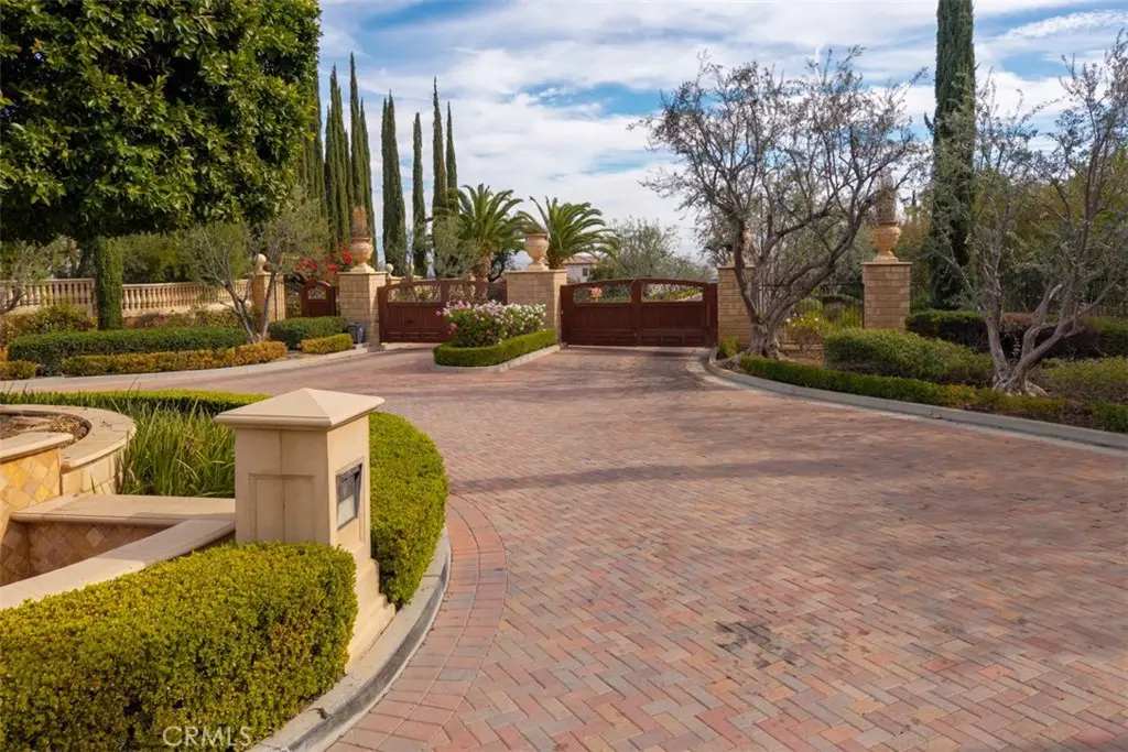 1127 Casper Circle, Corona, CA — listing photo 1