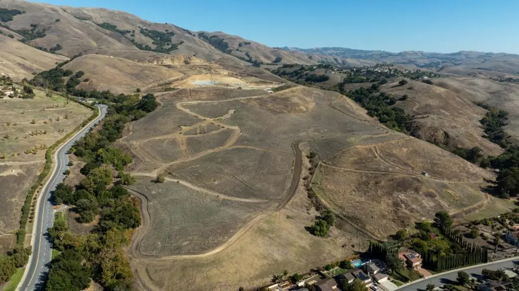 2000 Scott Creek Road, Milpitas, CA — listing photo 1