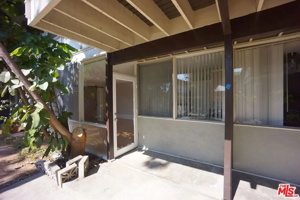 Residential Lease for rent at 11133 Rose Avenue 17, Los Angeles, Los Angeles County, CA featuring 3 beds and 1 bath