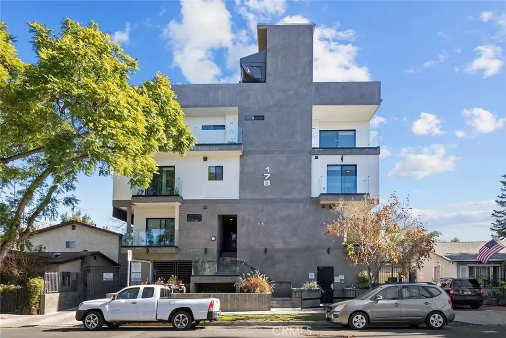 Apartment for sale at 178 Alexandria Avenue, Los Angeles, CA