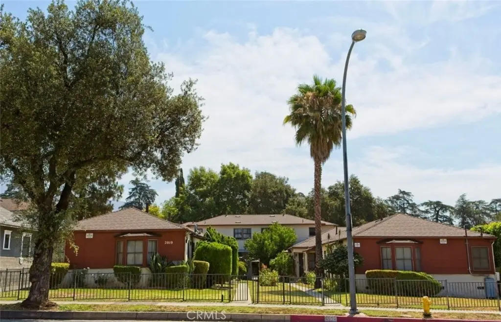 2010 N Los Robles Avenue, Pasadena, CA — listing photo 1