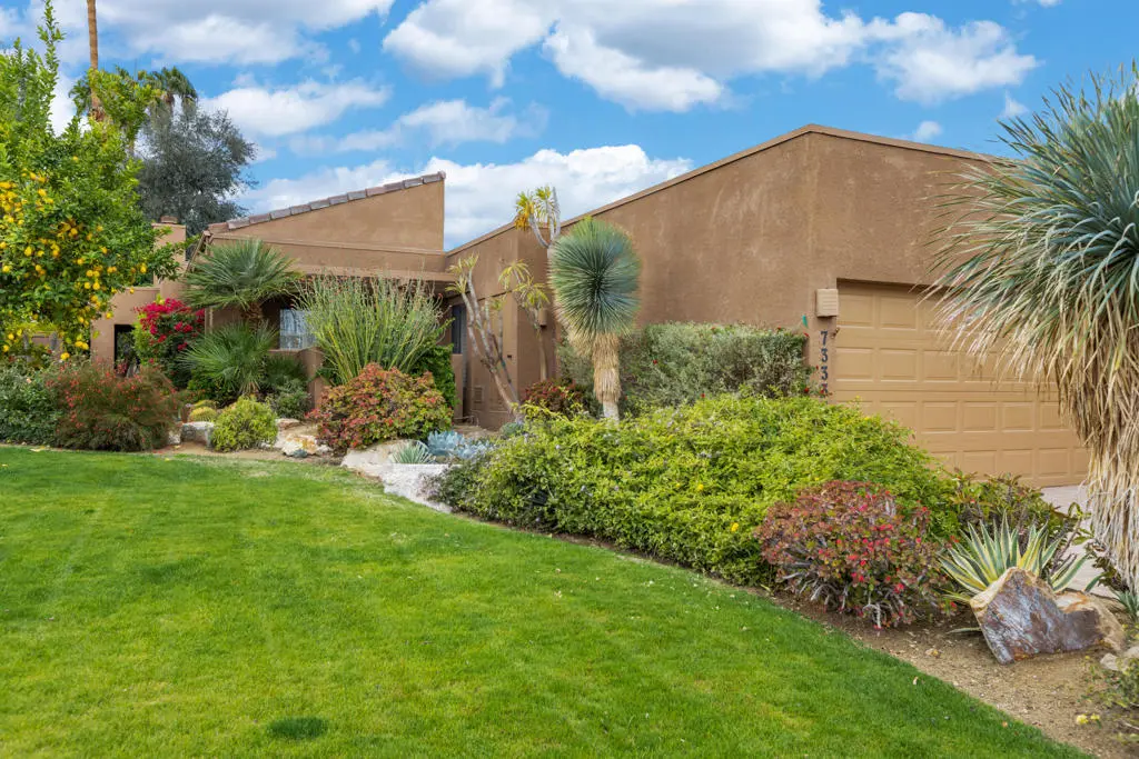 Residential Lease for rent at 73335 Oriole Court, Palm Desert, Riverside County, CA featuring 2 beds and 2 baths