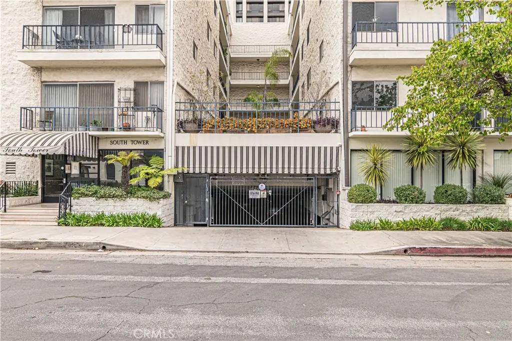 Condominium for sale at 1115 S Elm Drive 301, Los Angeles, CA featuring 2 beds and 2 baths