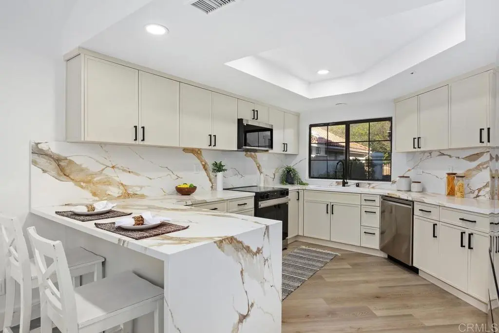 2533 Holly Valley Drive, Vista, CA — listing photo 1