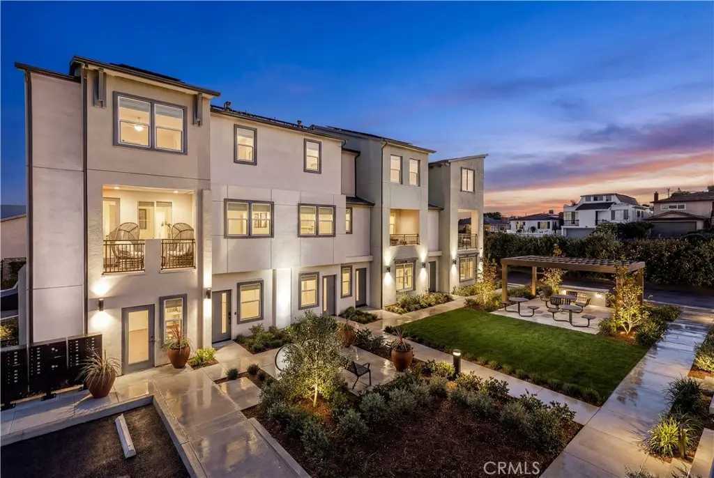 12720 Azure Way 29, Hawthorne, CA — listing photo 1
