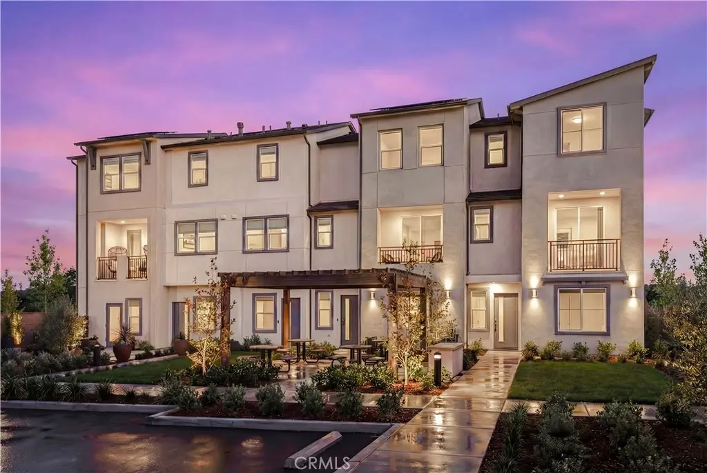 12720 Azure Way 27, Hawthorne, CA — listing photo 1