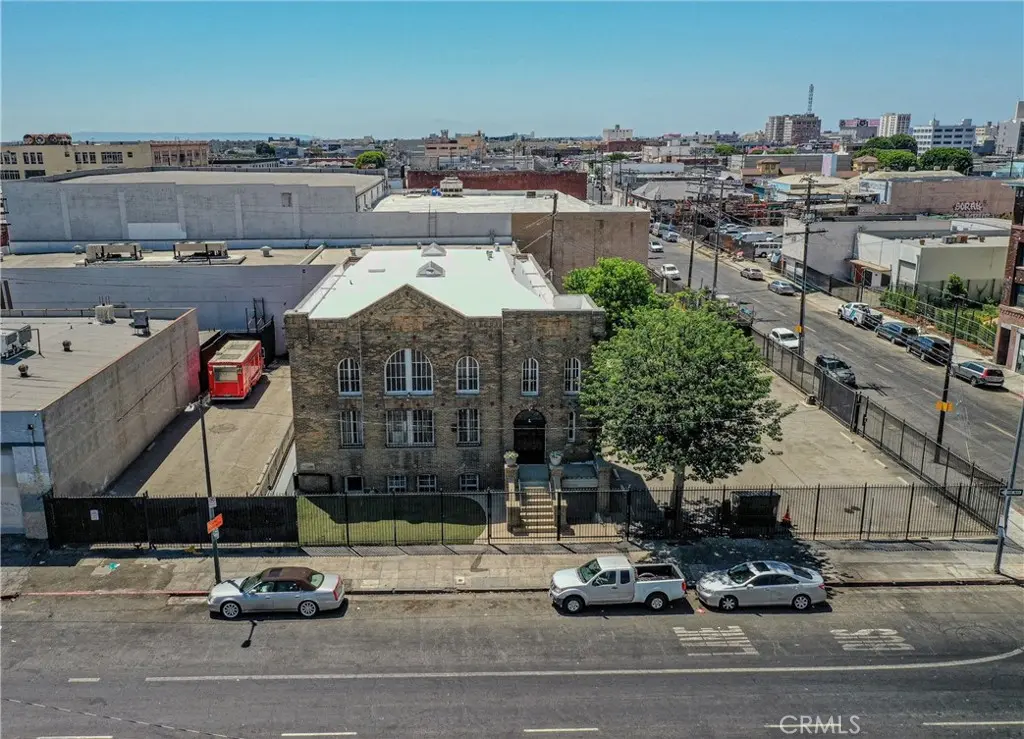 Mixed Use for sale at 606 E 6th Street, Los Angeles, CA featuring 6 beds and 4 baths