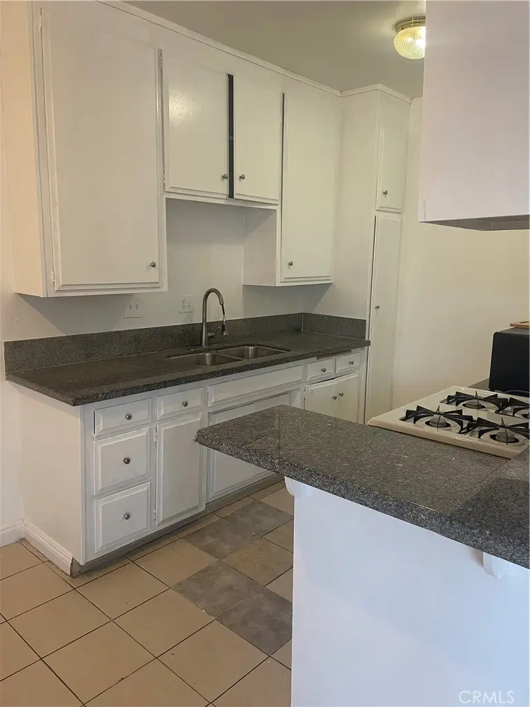 15900 Vanowen 12A, Van Nuys, CA — listing photo 1
