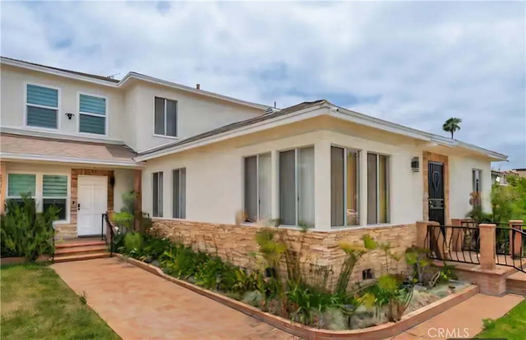 Residential Lease for rent at 1724 S Crescent Heights, Los Angeles, Los Angeles County, CA featuring 2 beds and 1 bath
