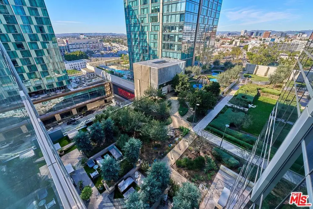 Condominium for sale at 877 Francisco Street 1516, Los Angeles, CA featuring 1 bed and 2 baths
