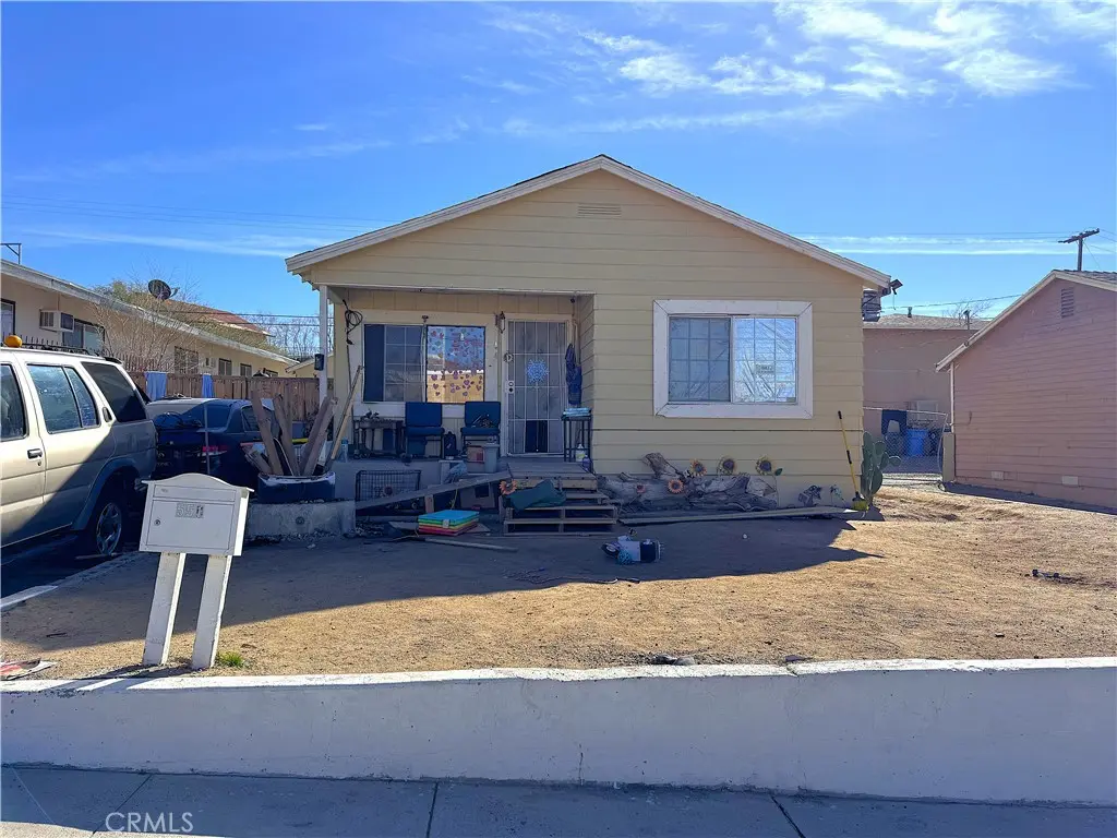 550 W Fredricks Street, Barstow, CA — listing photo 1