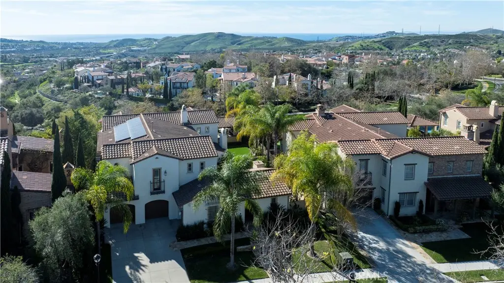 Single Family Residence for sale at 17 Calle Viviana, San Clemente, CA featuring 5 beds and 6 baths