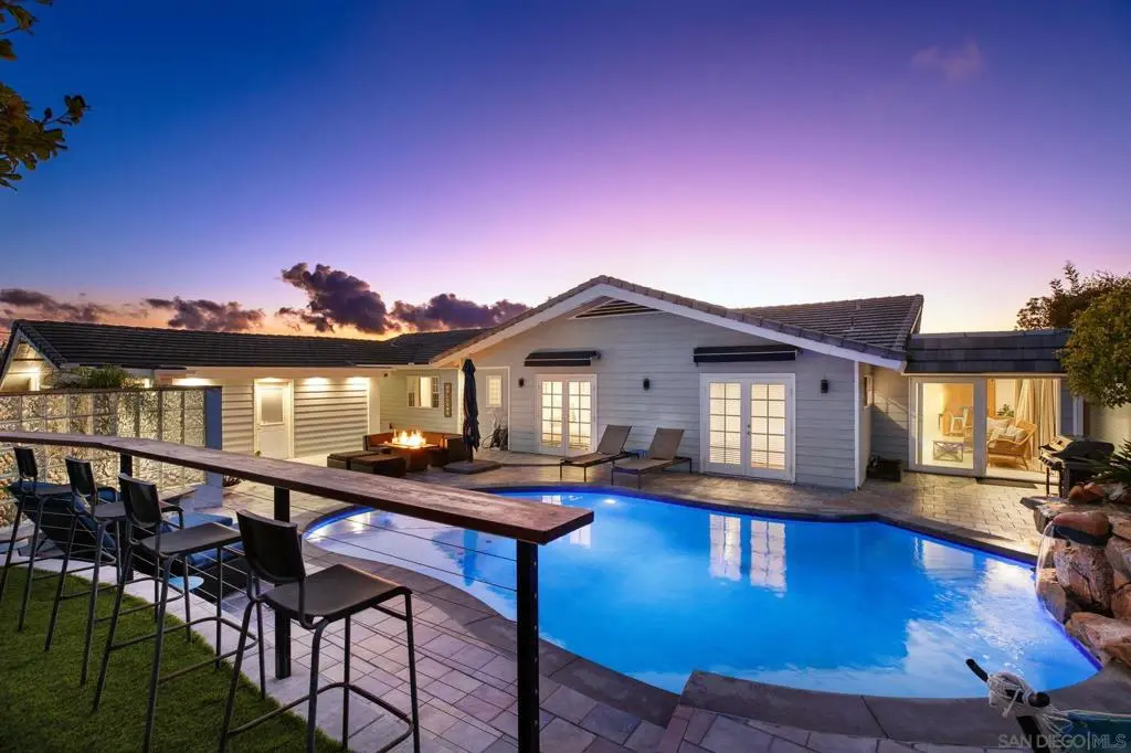 Residential Lease for rent at 4260 Eastridge Dr, La Mesa, San Diego County, CA featuring 5 beds and 4 baths