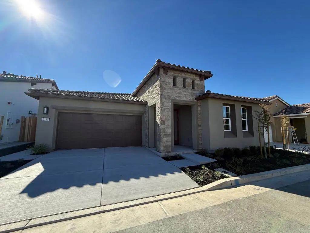Single Family Residence for sale at 2180 Red Oak Drive, Hollister, CA featuring 2 beds and 2 baths