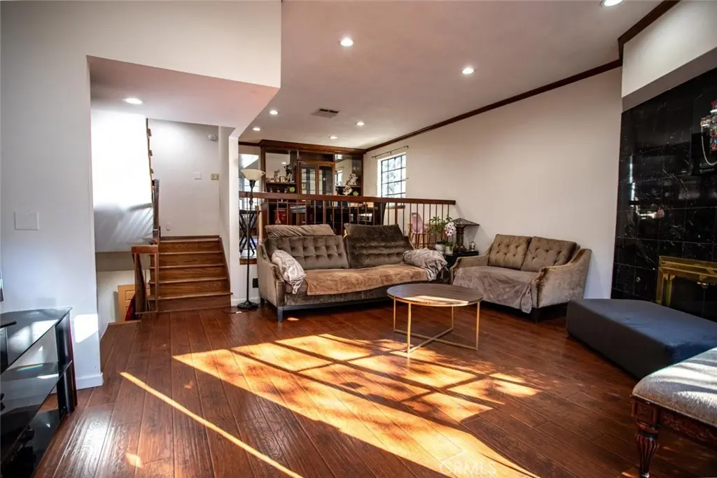 5327 Wilkinson Avenue 6, Valley Village, CA — listing photo 1