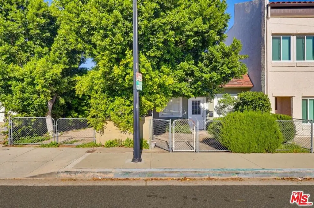 Single Family Residence for sale at 1817 W Burbank Boulevard, Burbank, CA featuring 2 beds and 2 baths