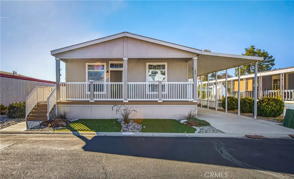 Manufactured In Park for sale at 1300 W Menlo Avenue 94, Hemet, CA featuring 3 beds and 2 baths