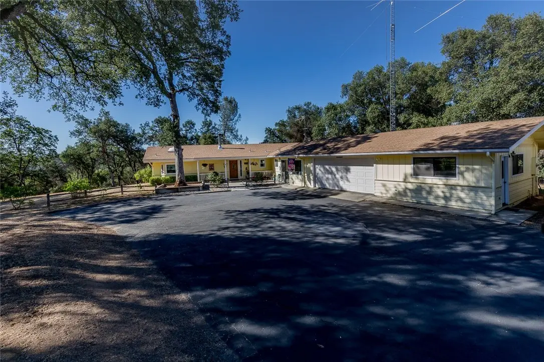 Single Family Residence for sale at 3977 Spring Court, Mariposa, CA featuring 3 beds and 3 baths