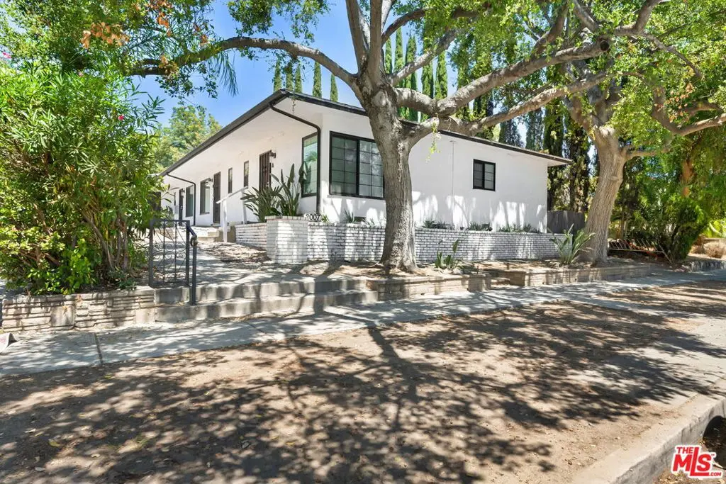 Residential Lease for rent at 2007 E Villa Street C, Pasadena, Los Angeles County, CA featuring 1 bed and 1 bath