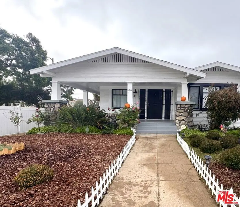 Residential Lease for rent at 1100 W 48th Street, Los Angeles, Los Angeles County, CA featuring 6 beds and 2 baths