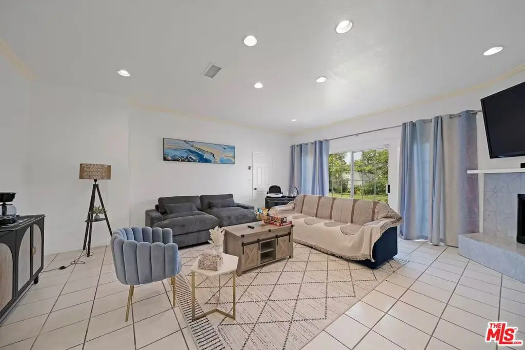Residential Lease for rent at 15213 Daphne Avenue, Gardena, Los Angeles County, CA featuring 3 beds and 3 baths