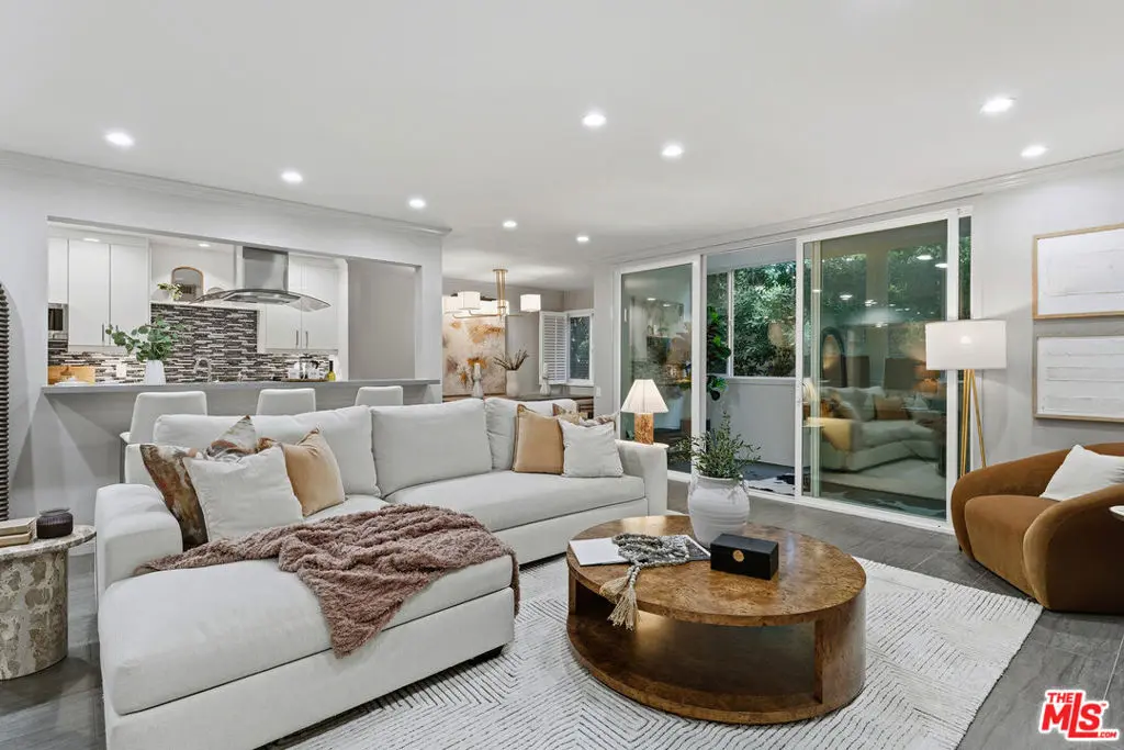 1015 N Kings Road 110, West Hollywood, CA — listing photo 1